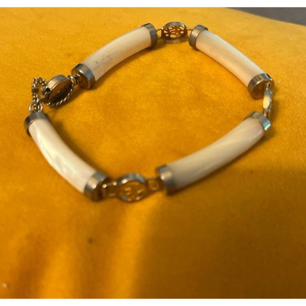 Vintage 1960’s Asian Influence Goldtone and mother of Pearl Link Bracelet